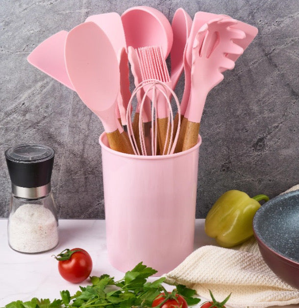 Set 12 ustensile de gatit din silicon si lemn – Antiaderent, Eco-Friendly, Rezistent la temperaturi ridicate, roz deschis
